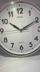 Jam Dinding Dekko 1261: Desain Elegan untuk Ruangan
