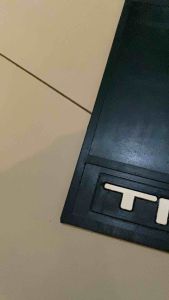 Karpet lumpur TRD putih: Aksesoris Mobil Berkualitas