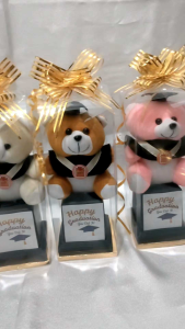 Piala Wisuda Boneka Toga Box Mika