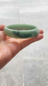 กำไล กำไลหยก สร้อยข้อมือ สร้อยข้อมือหยก หยก หยกดิบ หยกแท้ กำไลหยกดิบแท้ Jadeite Type A สีเขียวแอปเปิ้ล ไซส์ 58