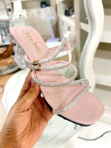 รองเท้าส้นแก้ว แบบรัดส้น ส้นสูง 2.5 นิ้ว สายเพชร ปรับสายได้คะ รองเท้าแฟชั่น รองเท้าผู้หญิง ใส่ออกงานคะ