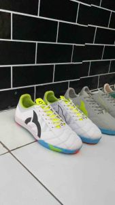 Monza Official - Sepatu Futsal Ortuseight JogoSala Rampage V2 Bunyi cit cit size 34-43