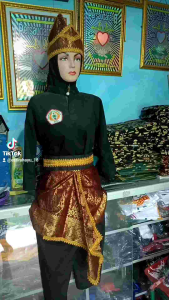 sembong pencak silat bahan tapis warna merah bata