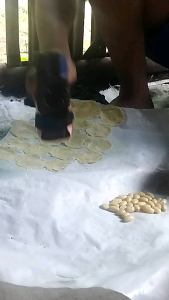 1 KG emping melinjo/ kripik mlinjo/emping/mlinjo/camilan/camilan gurih/renyah