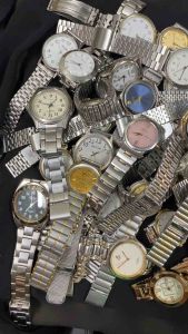 10- Đồng hồ nam đồng hồ nữ dây thép size vừa mặt từ 29mm-39mm 2hand vintage
