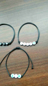 Gelang Nama Huruf Bundar Pipih Tali Kulit Hitam 1mm