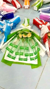 #ช่อดอกไม้ธนบัตร #ของขวัญรับปริญญา (ใส่เงินได้10ใบ)**ใส่ได้ทุกเเบงค์ค่ะ20501005001000 ถ่ายจากงานจริงตรงปกเเน่นอน.แม่ค้าทำเองคนเดียวค่ะ