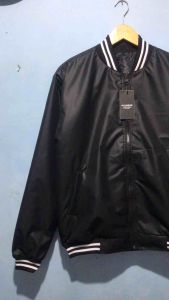 Jaket Baseball Resleting Puull & Bearr // Jaket Baseball Polos Resleting // Jaket Pulll annd beeaar Terlaris // Jaket Polos Anti Air Oriiginnal // Jaket Baseball Polos Waterproof / jaket bomber polos braannded / bomber jacket polos / bomber tebal busa imm