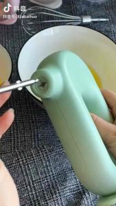 Pemukul Telur Elektrik Tanpa Kord 无线电动打蛋器 (双棒)  #推荐你这款👍🏻无线打蛋器✨机身轻便容易使用在家烘焙轻松打奶油鸡蛋🥚面糊他都很方便.🤣 #厨房好物Egg Beater