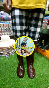 บูทน้ำตาลยาว ลงนา ลงน้ำ ลุยโคลน ลงตีปลา ทำนาทำสวนทำไรเบา สบายไมาหนัก ใช่งานทั่วไป เกี่ยวกับงานกันน้ำ ตรา BL9900 รองเท้าบูทกันน้ำ เหมาะสำหรับการลุยน้ำ ลุยโคลน ลุยสวน ป้องกัน เชื้อโรค ฉี่หนู สิ่งสกปรกที่มากับน้ำและโคลนได้ดี - รองเท้าสูงถึง ขาอ่อน ทําให้ลุยน