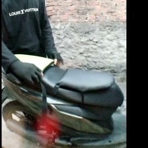 Alas Duduk Driver Full Busa Kulit Sintetis Hitam & Elastis Universal