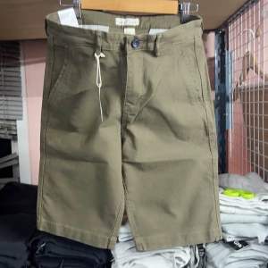 กางเกงขาสั้น (H-style ผ้าเวสปอย ความยาวเลยเข่า ใส่เที่ยว ใส่เล่น ทำงาน(สินค้ามือ 1)