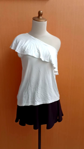 atasan kaos one shoulder wanita putih M L cewek cute santai nyaman blouse