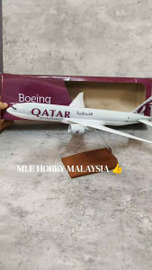 Qatar Cargo Boeing 777-200 Aircraft Freighter 1/200 Display model small defect