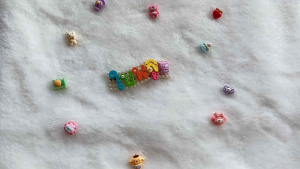 กิ๊บติดผม+ชื่อ 1ชิ้น อักษรคละสี ตกแต่งน่ารัก แจ้งชื่อทักแชท