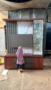 Backdrop TV Bahan HPL untuk Area Banten