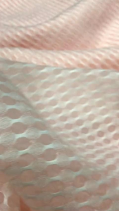 vải voan họa tiết màu hồng dâu mềm _( khổ 1m5) form đứng may đầm váy áo thiết kế vv