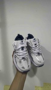 รองเท้าผ้าใบของเด็ก New Balance มีไซร้30-36, สิ่งค้าถายจากตัวจริง, ส่งทางร้าน ส่งของทุกวัน, รุ่น คลาสิหงสด