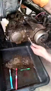 น้ำยาล้างห้องเครื่องล้างคราบน้ำมันคราบสกปรกไม่กัดสีรถไม่กัดซีลยางล้างคราบควันดำคราบน้ำมันในครัวเรือน5000ml