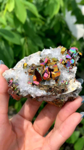 Premium Indonesian Rainbow Iridescent Pyrite】peacock 天然宝藏——极品彩色黄铜矿【Premium Indonesian Rainbow Chalcopyrite】✨  Discover a natural treasure from Indonesia — premium-grade Rainbow Chalcopyrite also known as “Peacock Ore” or “Seven-Color Chalcopyrite.” Its s