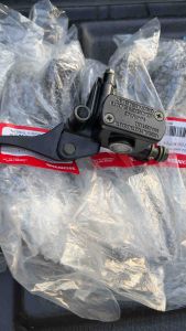 Wave ปั้มบนเวฟ ใส่กับ100/110/125 ใส่ได้กับเวฟทุกรุ่น สีดำเดิมโรงงาน มีประกัน 3 เดือน ใช้ดีมากๆ ถ่ายจากสินค้าจริง✅