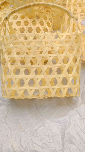 Keranjang Penyimpanan Makanan Anyaman Bambu Ukuran 25x10x20 Keranjang Buah Hampers Tas Jinjing Anyaman Bambu