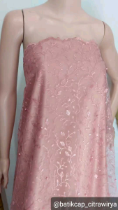 Kain Brokat Tile & Satin Wanita Warna Dusty Pink Untuk Acara Formal