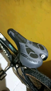 Sadel Sepeda BMX Kualitas Bagus Panjang 25cm Lebar 15cm Tinggi 8cm Nyaman dan Stabil untuk Outdoor