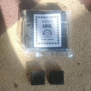 Kemenyan Hitam Menyan Aspal Menyan Hitam Pekat Cap Lonceng Isi 9 Original