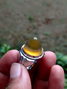 cincin batu Obi kuning Sulaiman