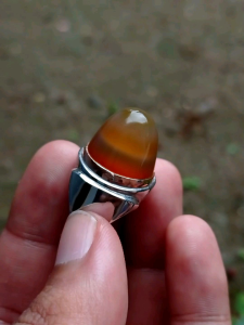 Cincin Batu Obi Merah: Aksesoris Pernikahan Tradisional