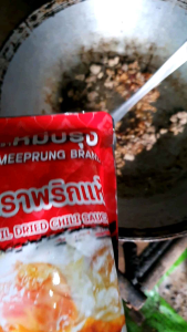 ซอสผัดกะเพราหมีปรุง ทำง่าย  1 ชุด  3 ถุง  (1 ถุง ปริมาณ 1 กิโลกรัม)