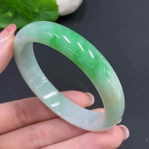 白底青阳绿手镯54.5(尺寸11.8-6.8)