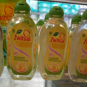 Zwitsal MINYAK TELON BAYI NATURAL Hangat 3+1 Action 100mL