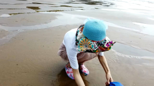 กระเป๋ากันน้ำแบบพกพา มีหน้าต่างใส น้ำหนักเบาพร้อมสายสะพาย ใช้เดินทางออกทริป/แคมป์ปิ้ง/ตกปลา