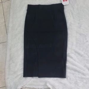 Desain Rok Formal & Bahan Berkualitas: Rok Span Hitam Kode 6059H