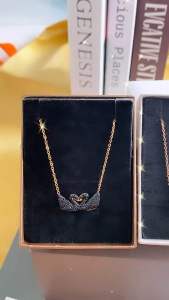 Kalung Titanium Angsa Hitam Kepala 2 CXB475