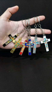 GANTUNGAN KUNCI SALIB BESI WARNA RANDOM