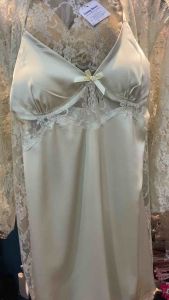 Váy ngủ lụa 010 set kèm choàng ren hoa gợi cảm - dưới 60kg