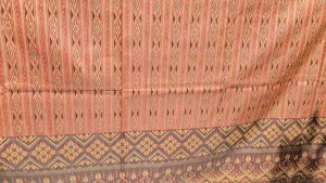 ไหมสาเกตผ้าทอเกรดพรีเมี่ยมเนื้อไหมกึ่งเงานิดๆผ้าผืนตัดชุดหรือนุ่งสด