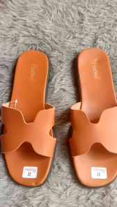 Sandal Flat Harian Wanita: Desain & Kualitas Terbaik