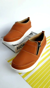 Sepatu Wanita Wedges ONE LOVE Kulit Sintetis Model Resleting Generasi Pertama Sol TPR Putih Empuk & Ringan