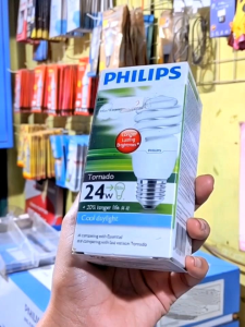 PHILIPS Tornado Lampu Hemat Energi (LHE) 24 Watt Cahaya Putih (Setara 125W) – Bentuk Spiral Kompak Cahaya Super Terang Hemat Energi Jangka Panjang Tahan 8 Tahun Ideal untuk Aula & Ruang Kerja Luas.