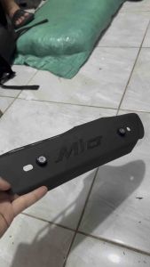 iconblue88 Paket Combo Murah Cover tameng knalpot all Series MIO universal ANTI PECAH ABS TEBAL gratis sepasang Baut Warna HITAM Universal Semua motor Mio
