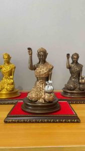 นางกวักแร่เหล็กน้ำพี้ (ขนาดใหญ่) ขนาดฐาน5นิ้ว สูง8นิ้ว แถมฟรีฐานรอง