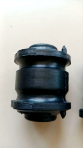 BOSH SAYAP BUSHING ARM TOYOTA CORLLA GREAT AE 101 BESAR KCL 1PCS