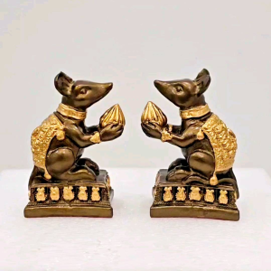 หนูมุสิกะ บริวารพระพิฆเนศ ขนาด 2 นิ้ว สูง 4.5 นิ้ว เนื้อมวลสารแร่เหล็กน้ำพี้ รับประกันจากบ่อเหล็กน้ำพี้ จ.อุตรดิตถ์