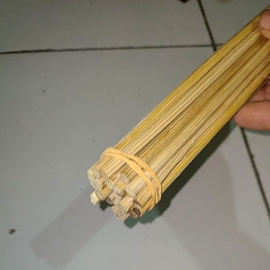 Tusuk/stick bambu 30 cm diameter 6 mm tumpul isi 20 pcs