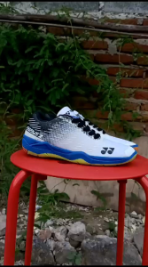 Sepatu Yonex Bulutangkis anak / sepatu yonex badminton anak / sepatu olahraga yonex / sport shoes / running shoes / yonex shoes
