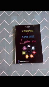 Sách - Cân bằng và đánh thức luân xa